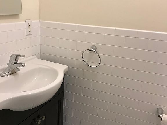 5th image of 494 McLean Ave