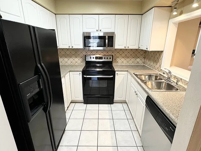 1319 Dylan Heath Ct — Photo 11