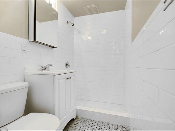 5th image of 45 W 69th St APT 1