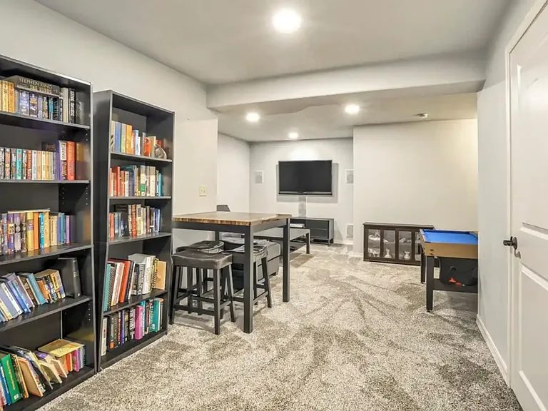 7040 Auburn Hills Ct — Photo 33