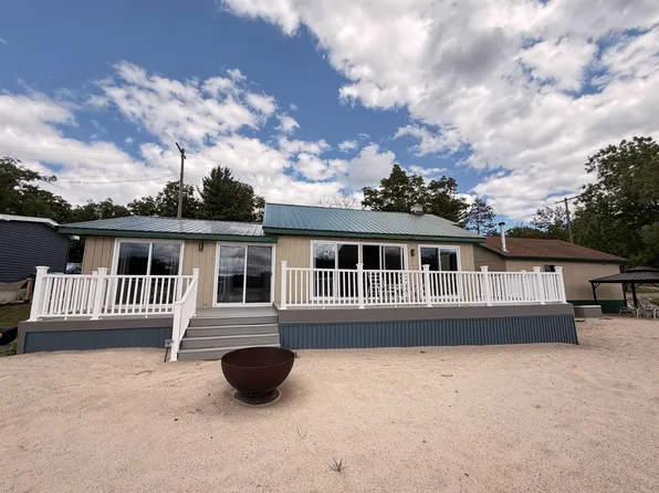 2509 E Surrey St, Harrison, MI 48625