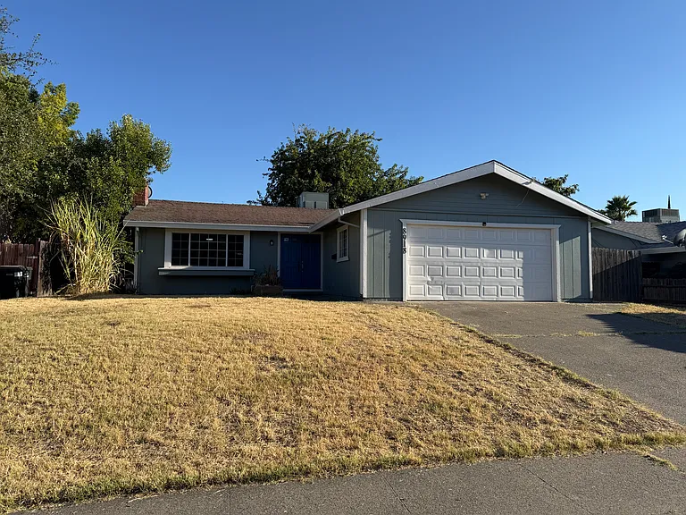 8918 Phoenix Ave — Photo 1