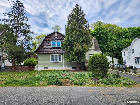 88 Columbus Ave, Harrington Park, NJ 07640