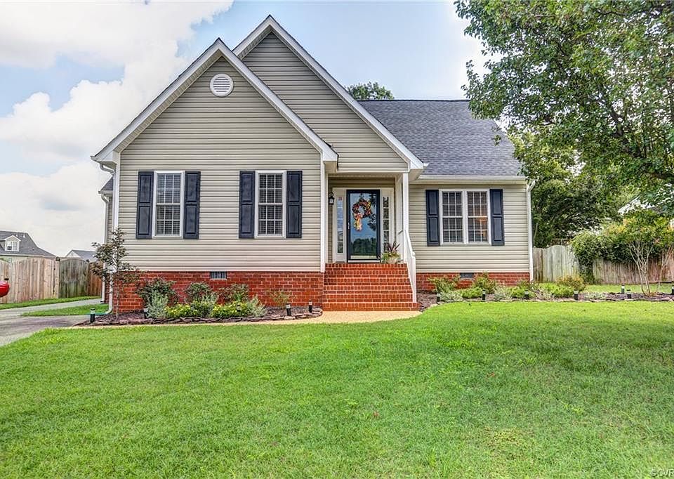 1st image of 7918 Trumpetvine Ln