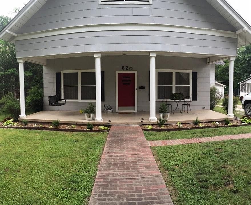 1st image of 620 S Lindsay St
