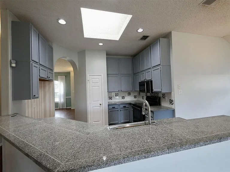 4502 Highlands Dr — Photo 9