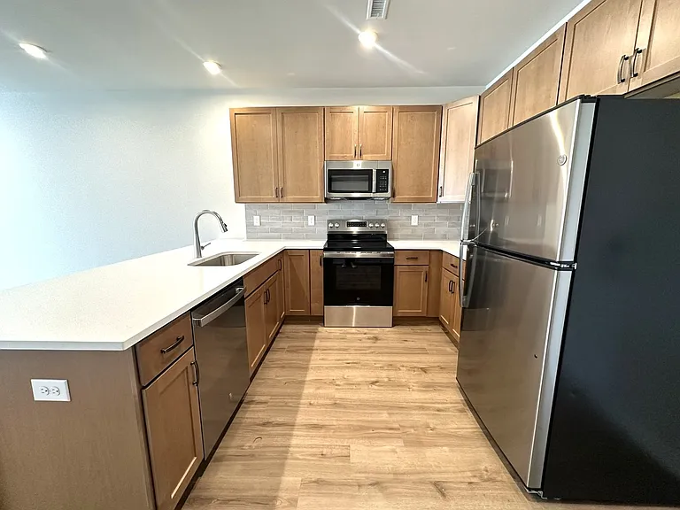 409 West — Photo 21