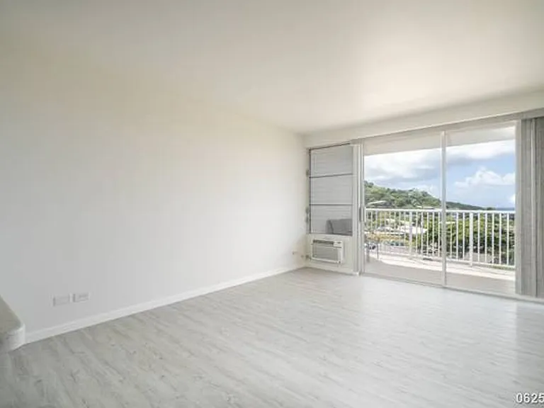 4970 Kilauea Ave #402 — Photo 4