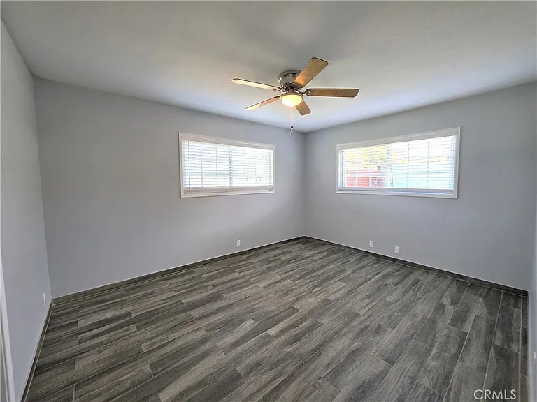 221 E Maple St — Photo 13