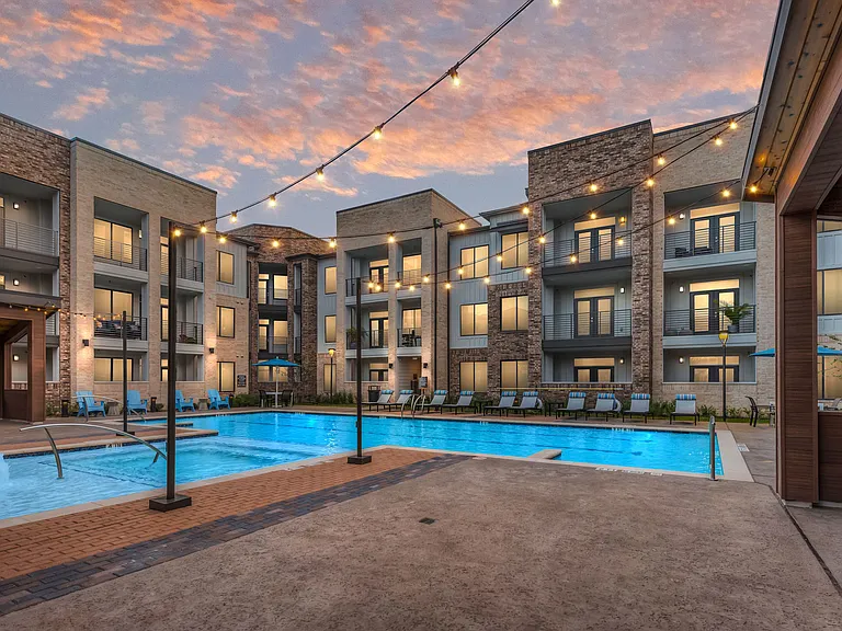 Reserve on Kingsland — Photo 36