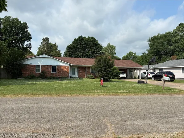 203 Main St, Wister, OK 74966