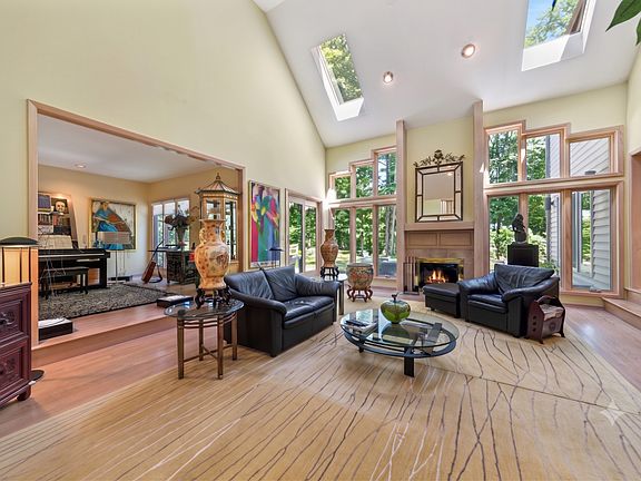 4th image of 304 Apple River Dr