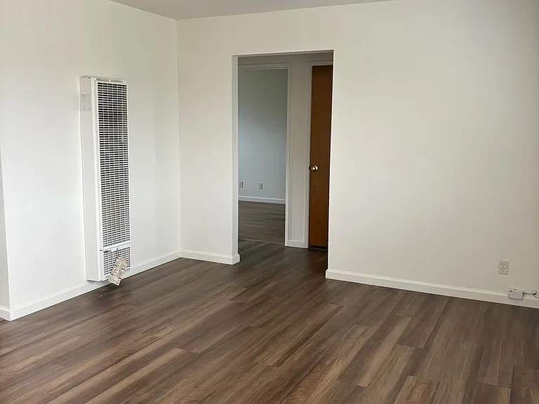 13 Alma Ct — Photo 2