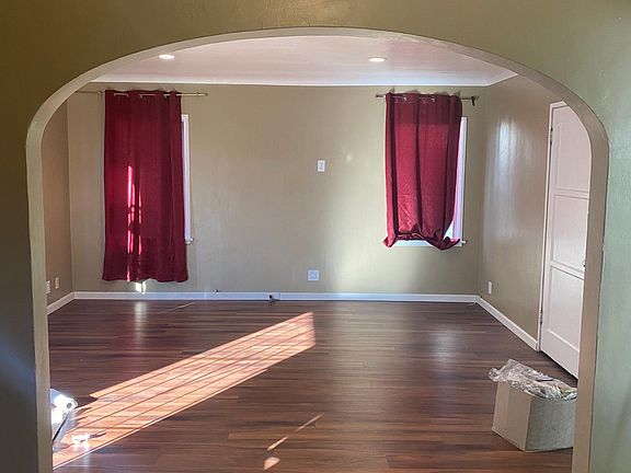 2nd image of 662 S Woods Ave