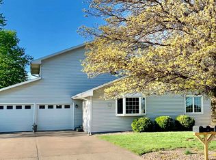 927 S Cowan Ave, York, NE 68467