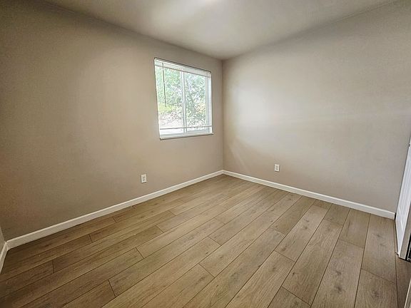 5th image of 107 University Dr #1