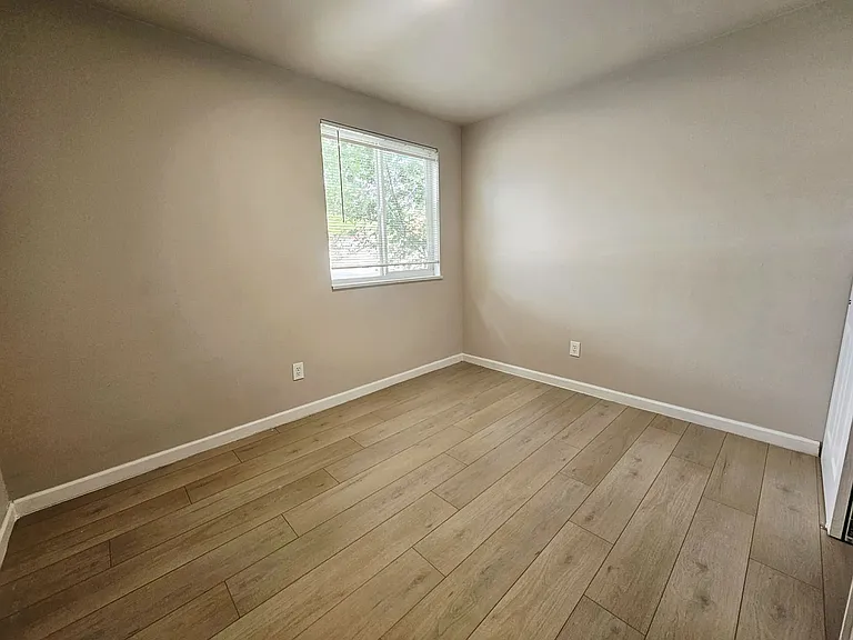 107 University Dr #1 — Photo 5