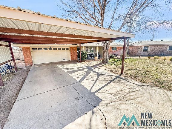3rd image of 627 E Taos St