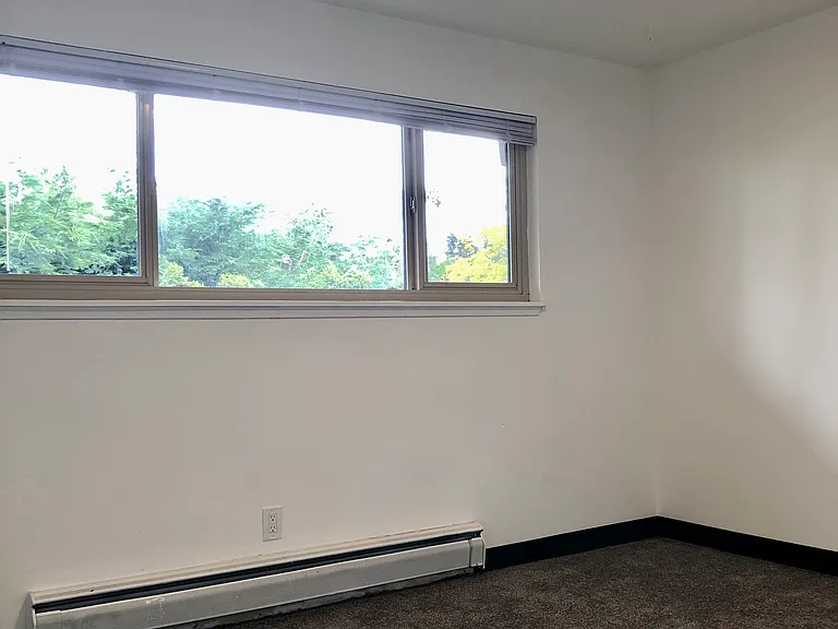 East bedroom, can fit a king size bed