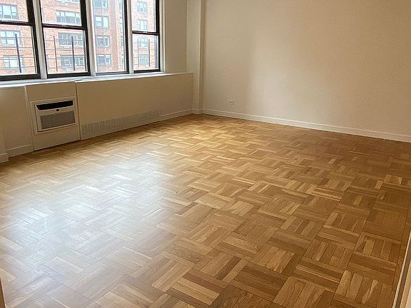 3rd image of 435 E 79th St APT 4G