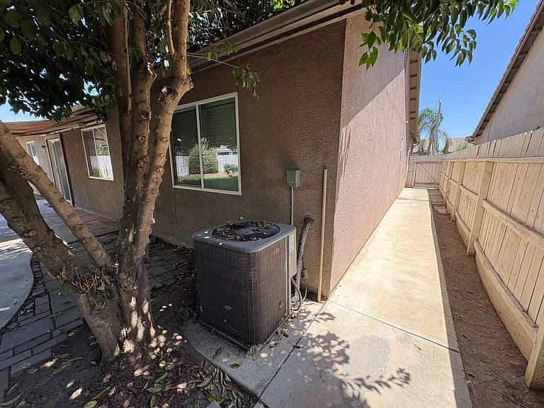 4704 W Rialto Ave — Photo 36