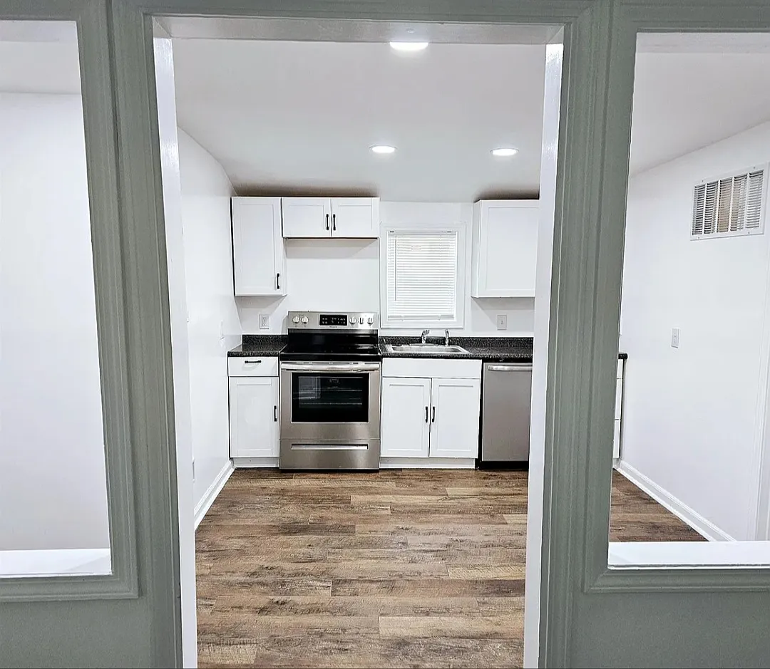 2 bed, $1,300 — Photo 3