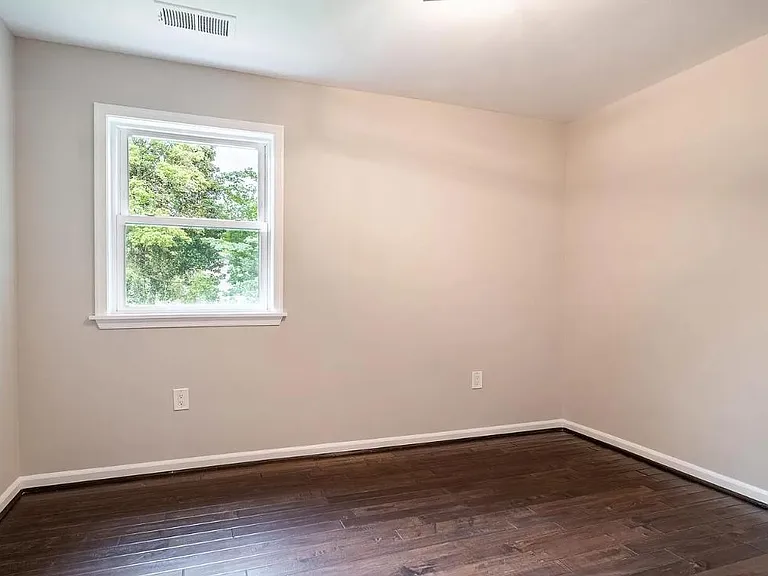3111 Graydon St — Photo 12