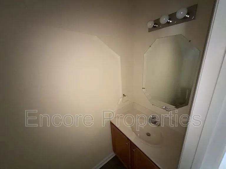 444 Anna St — Photo 17