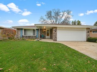2115 N 116th St, Wauwatosa, WI 53226