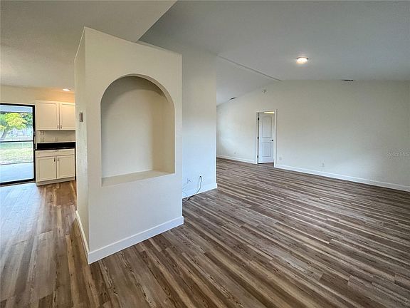 4th image of 18322 Wolbrette Cir