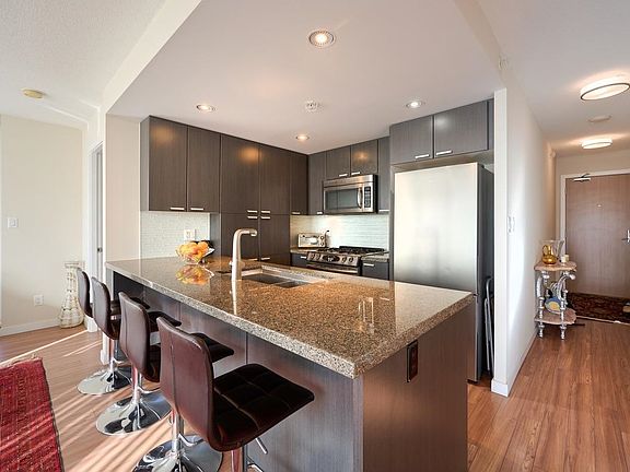 2nd image of 2232 Douglas Rd #805