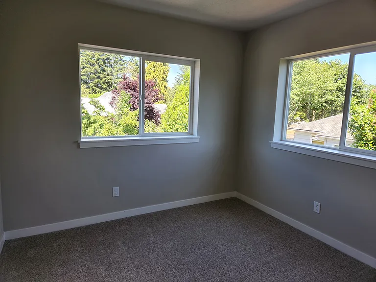 350 Adam St NW — Photo 5