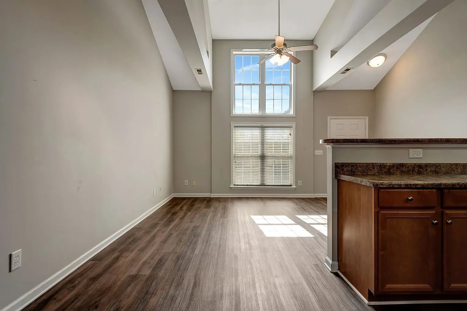 2 bed, 1121 sqft, $1,650 — Photo 3