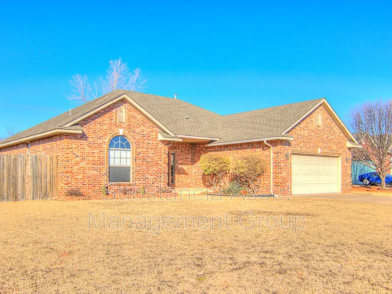 901 NE 26th Ct — Photo 3