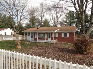 297 Gladeview Dr, Fries, VA 24330