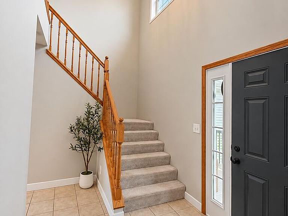 3rd image of 2719 Walnut Cir