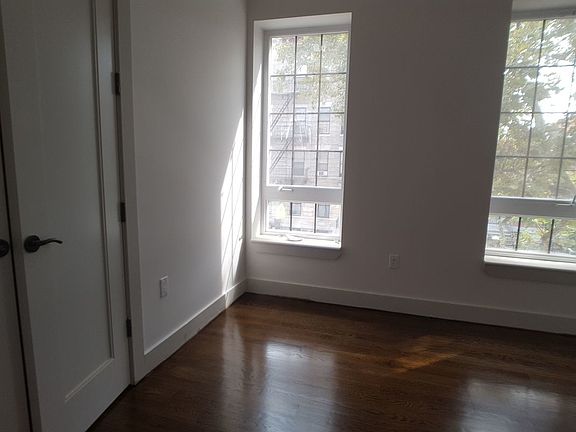 4th image of 489 Chauncey St #4