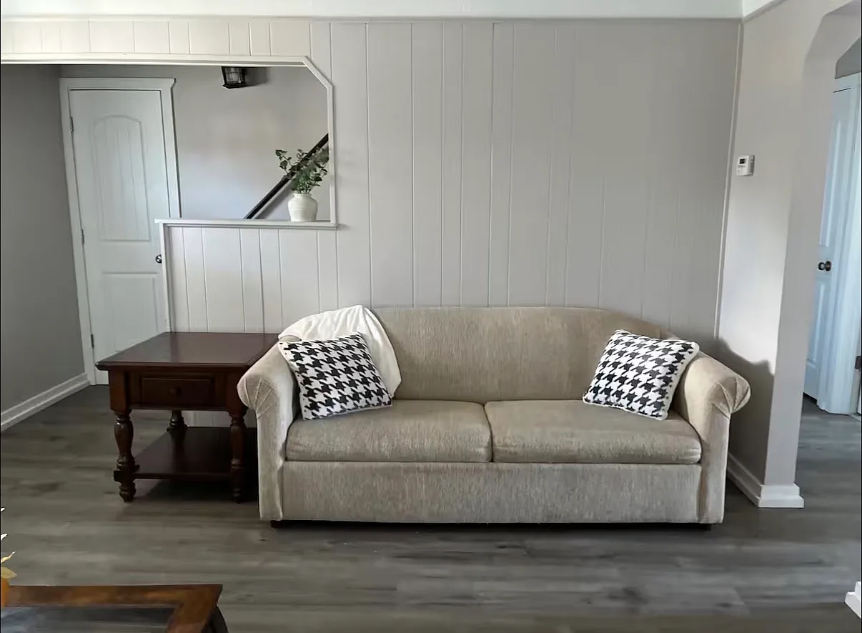 4 bed, 1170 sqft, $2,400 — Photo 1