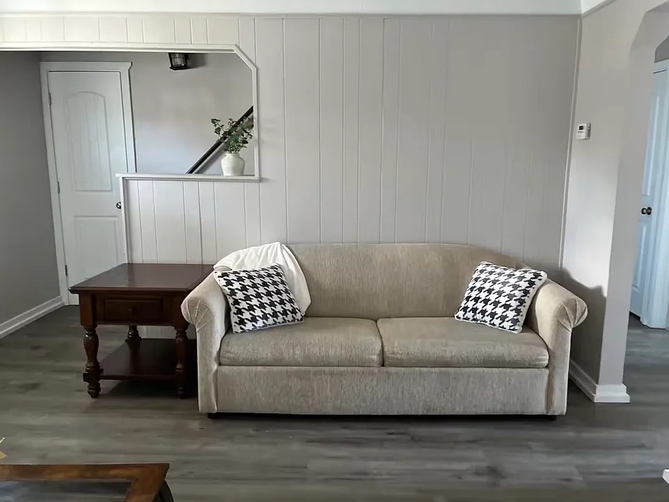 326 W Bagley Rd