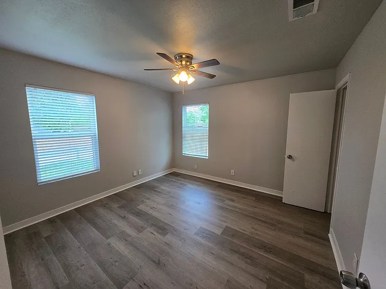501A Parkdale Ave — Photo 16