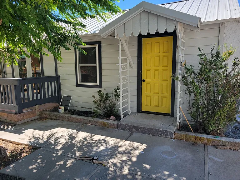 1315 W 4th St — Photo 1