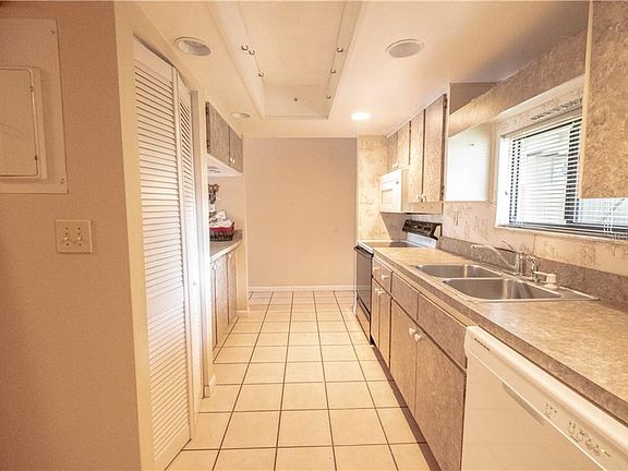 4th image of 8018 Hibiscus Dr #8018