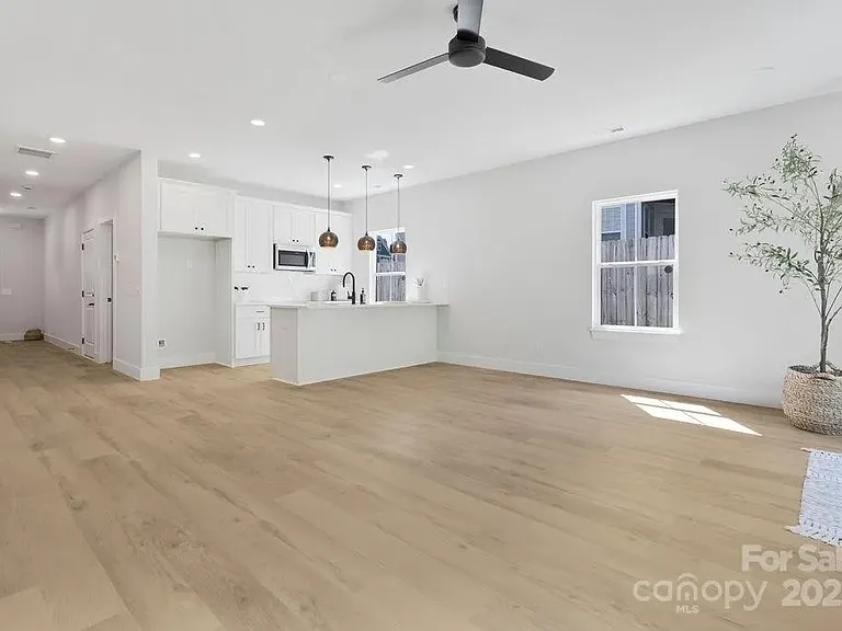 3127 Columbus Cir — Photo 12