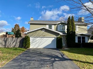 1535 Yew Ct, Gurnee, IL 60031