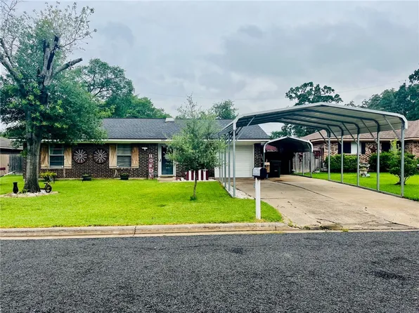 2207 Yosemite Dr, Bryan, TX 77803