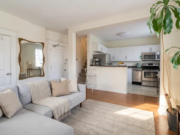 92 Neville Park Blvd #3, Toronto, ON M4E 3P8