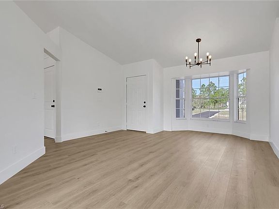 4th image of 3760 50th AVE NE