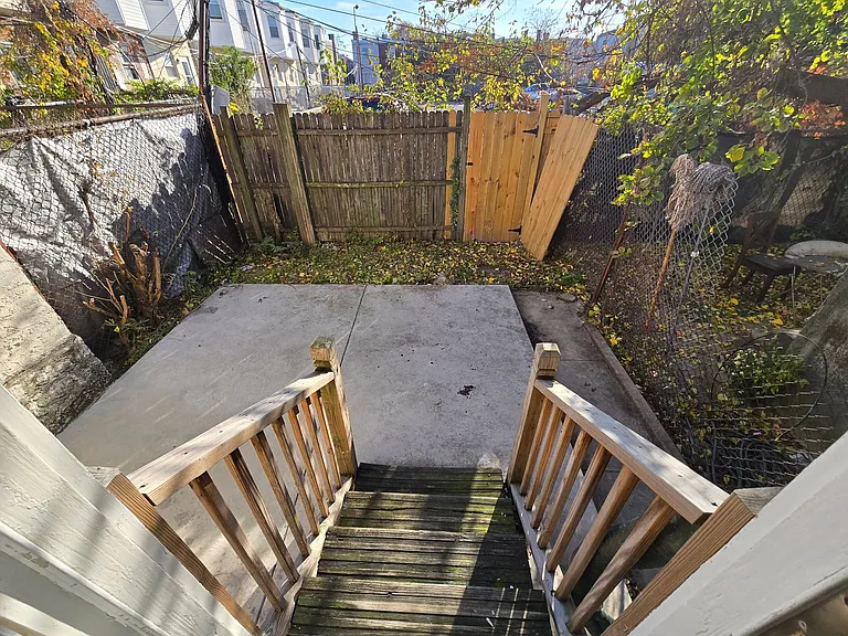 47 N Hobart St — Photo 11