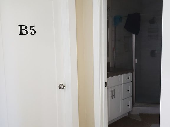 3rd image of 454 S Glassell St #B5