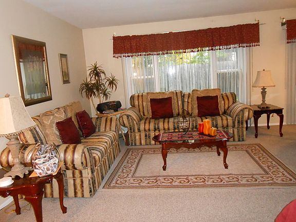 2nd image of 1930 Woodside Ln
